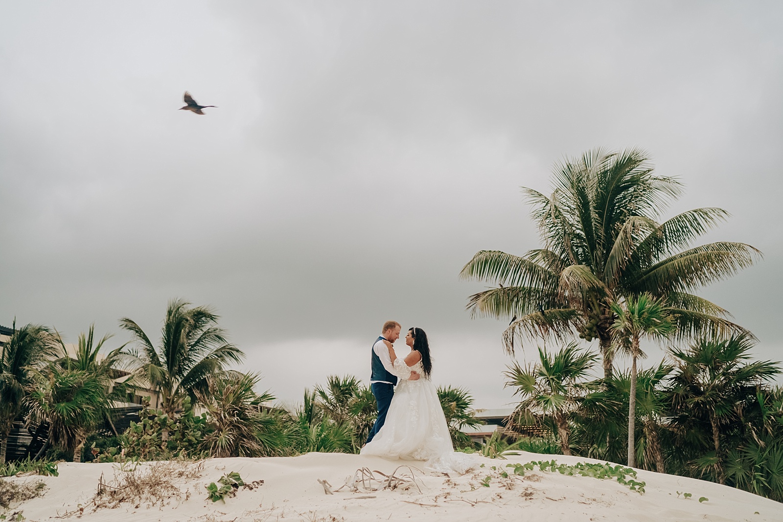 bride and groom portrait in cancun, mexico