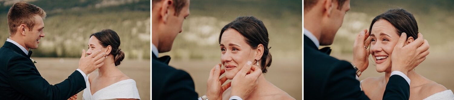 Jasper elopement photographer. Photos of bride and groom reading personal vows.